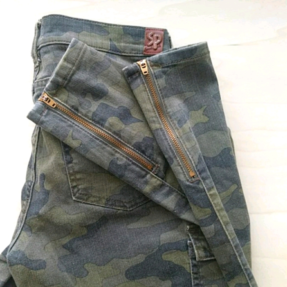 Low Rise Camo Jeans - Picture 4 of 4